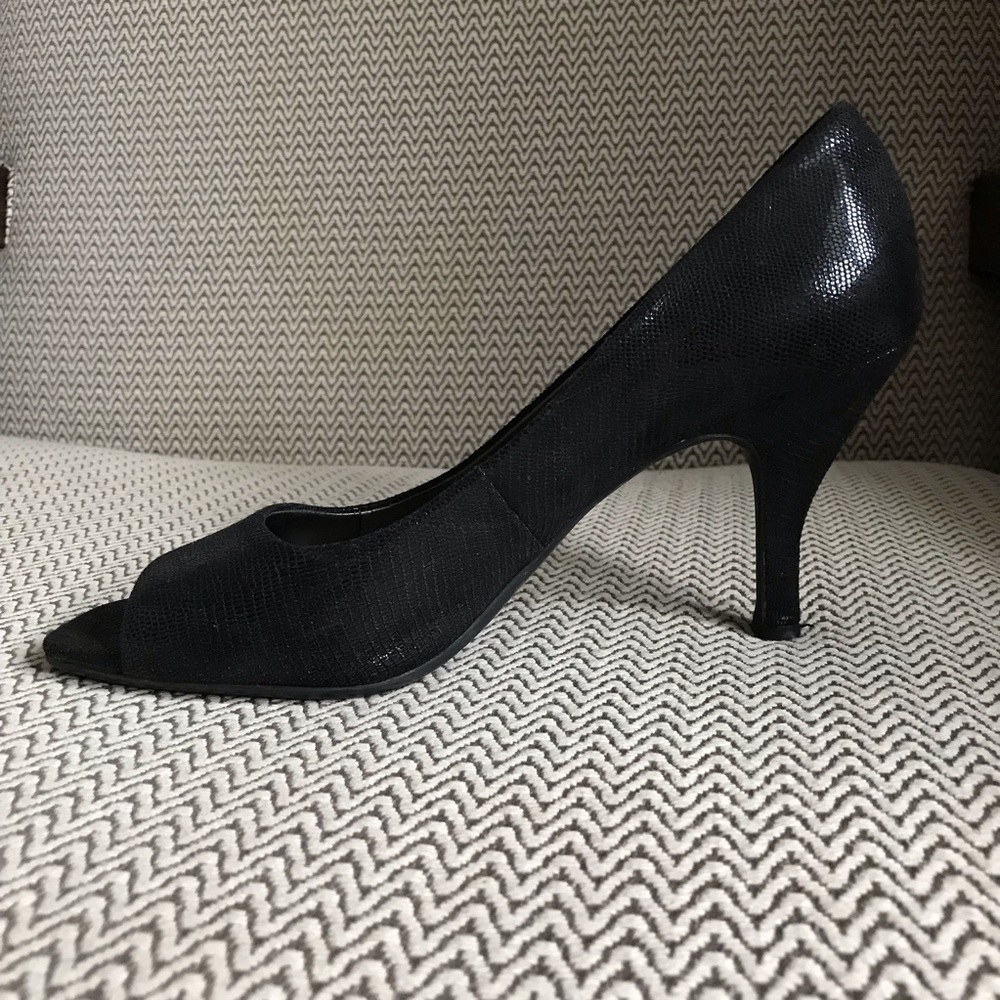 Sexy Like New Tahari Peep Toe Heel